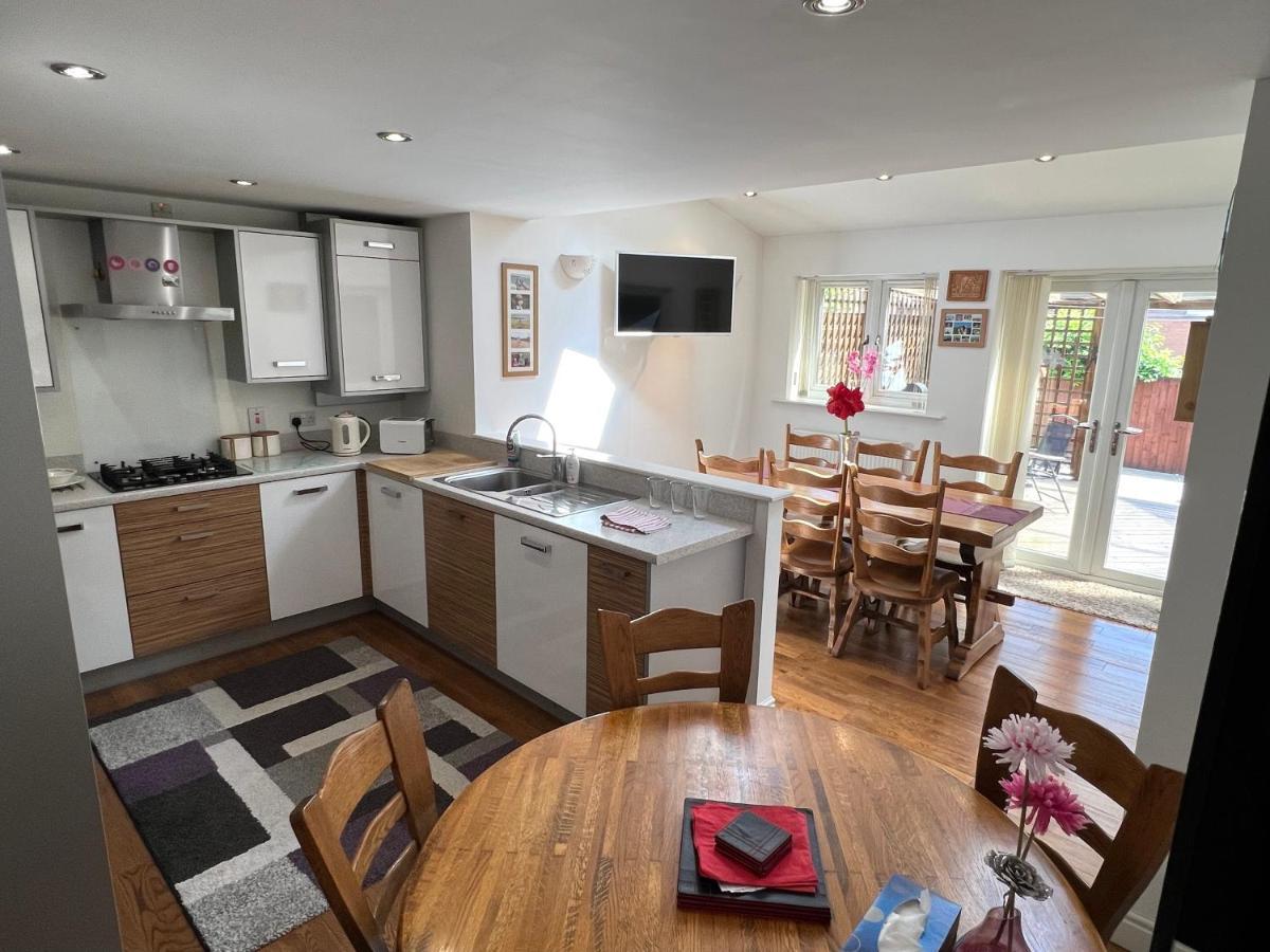 Simply Stunning 2 Bedroom Home With Parking Space Nottingham Eksteriør bilde